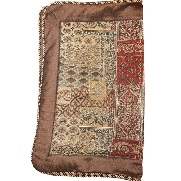 The Unbranded Brand Other - Set Is 2 King tapestry Pillow Shams With Roping Vintage